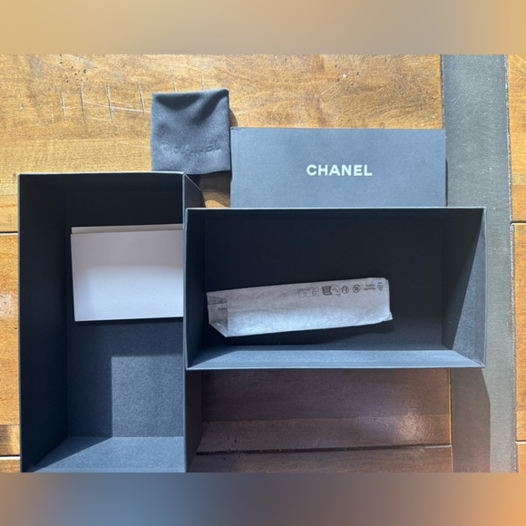 EUC CHANEL POLARIZED SUNGLASSES BLACK WITH CASE, BOX, PAPERWORK AND CLOTH - Picture 9 of 9